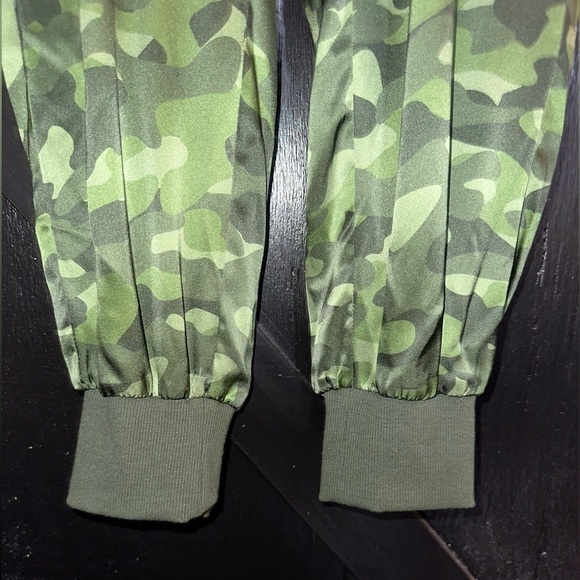 CAMI NYC Revolve The Sadie Pant in Camo Green 100% Silk Pull On Joggers XS - Picture 7 of 12